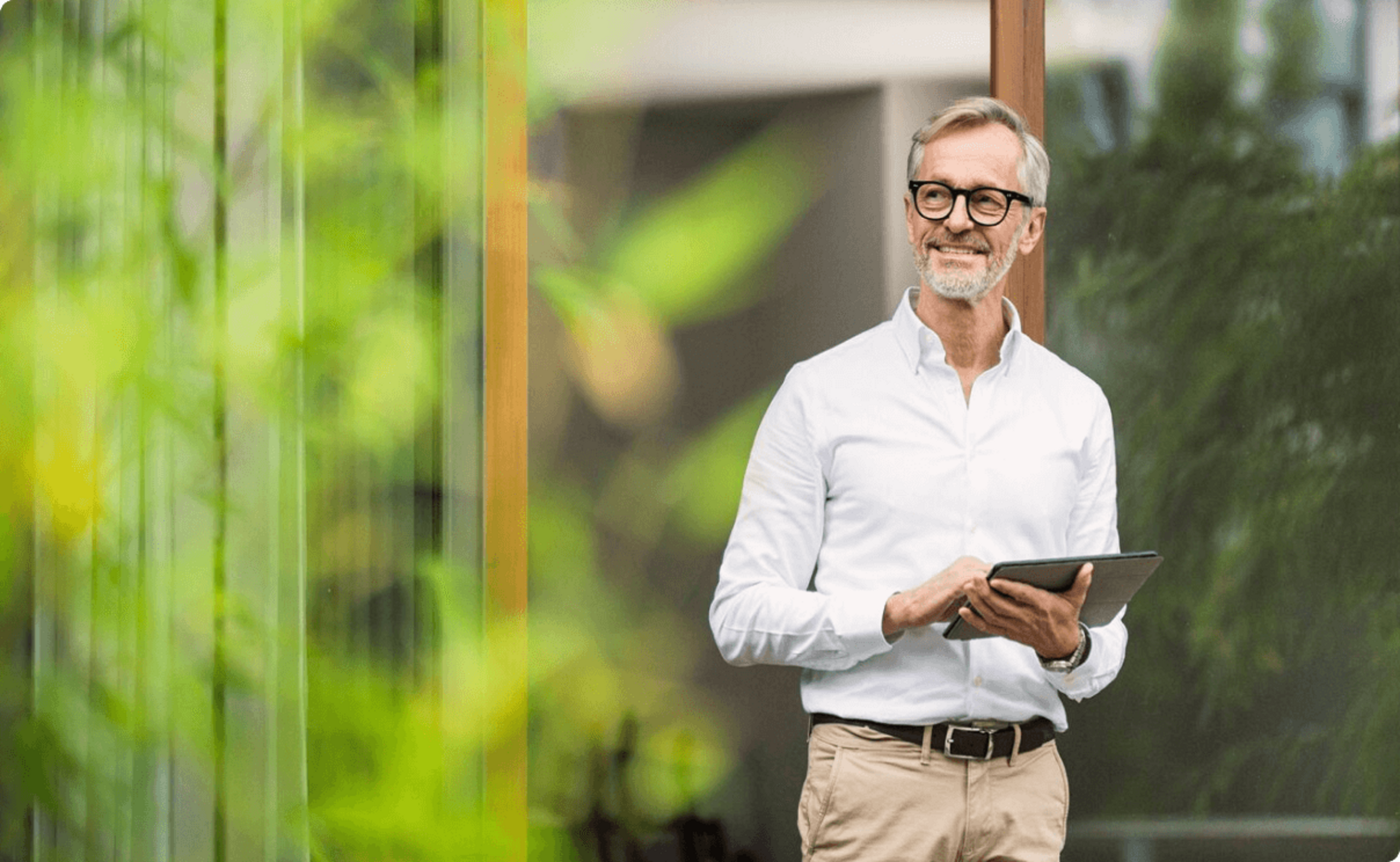 Mann grün Tablet Garten