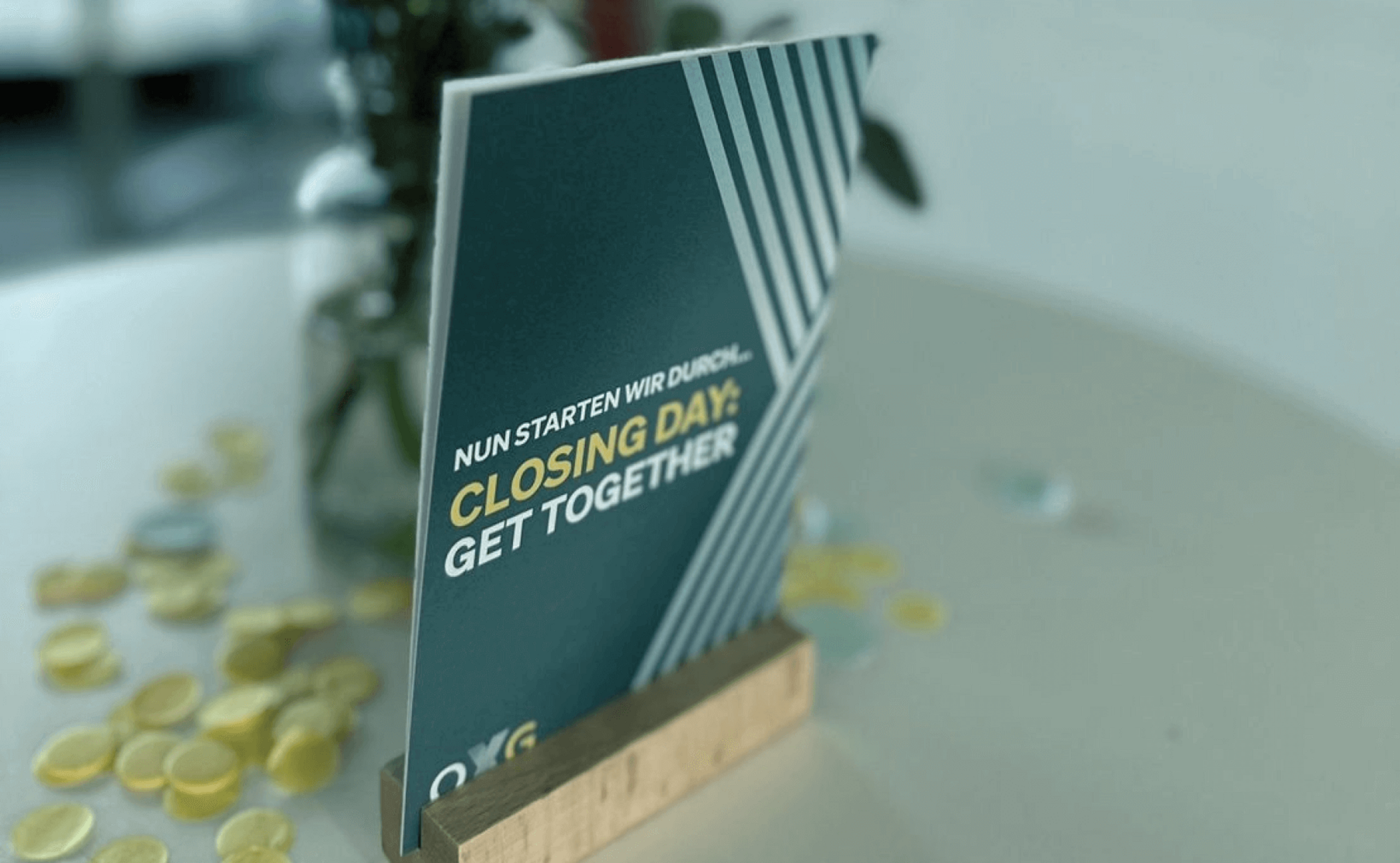 OXG Glasfaser Presse Flyer auf dem Tisch