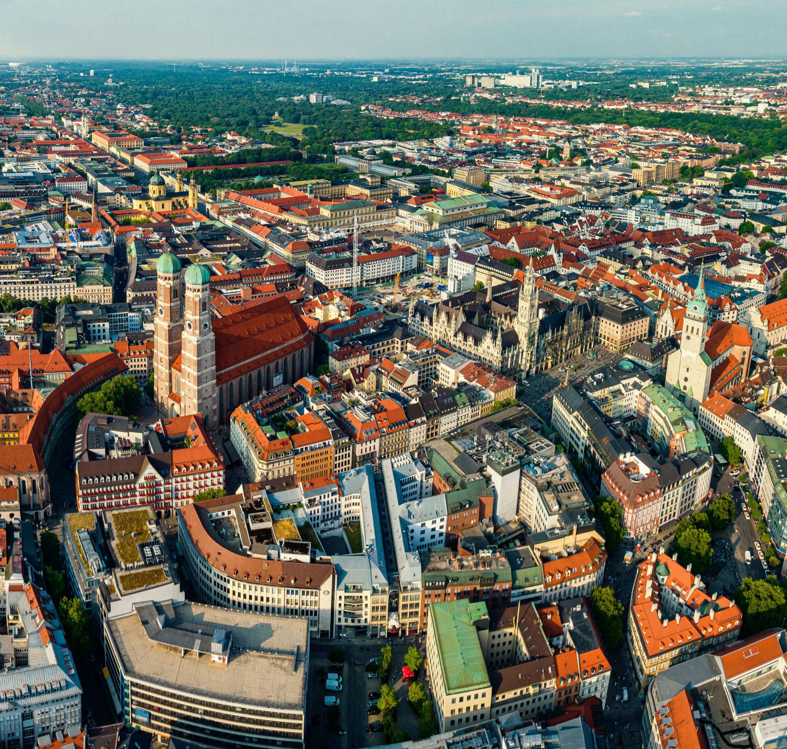 Es ist die Stadt München von oben zu sehen